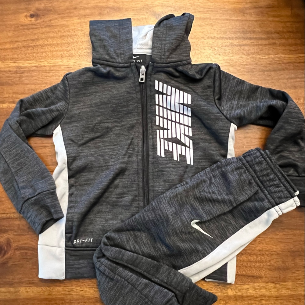 Toddler boy Nike Dri-fit set- 3T